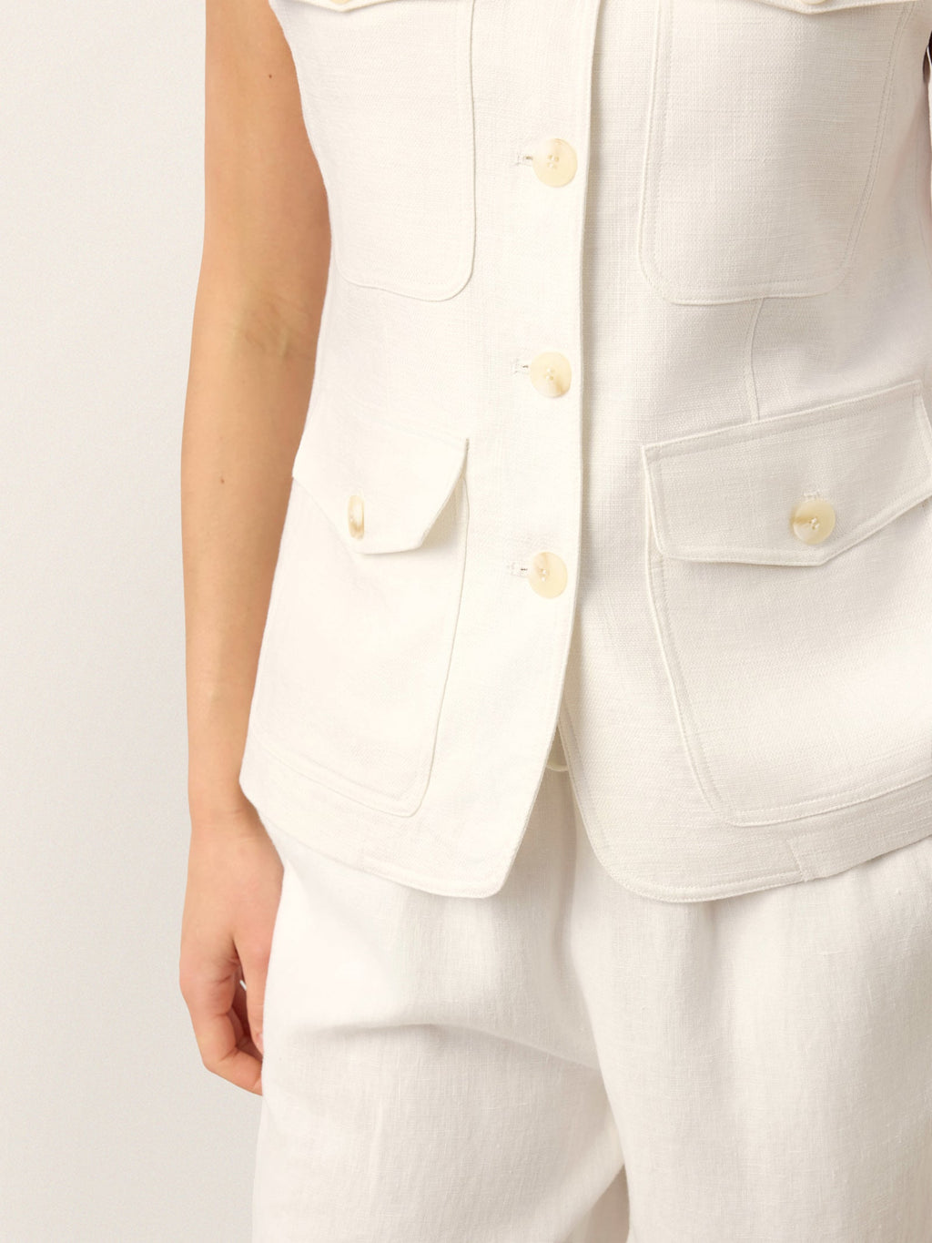 100% Linen Four-Pocket Tailored Sleeveless Vest COSIMA