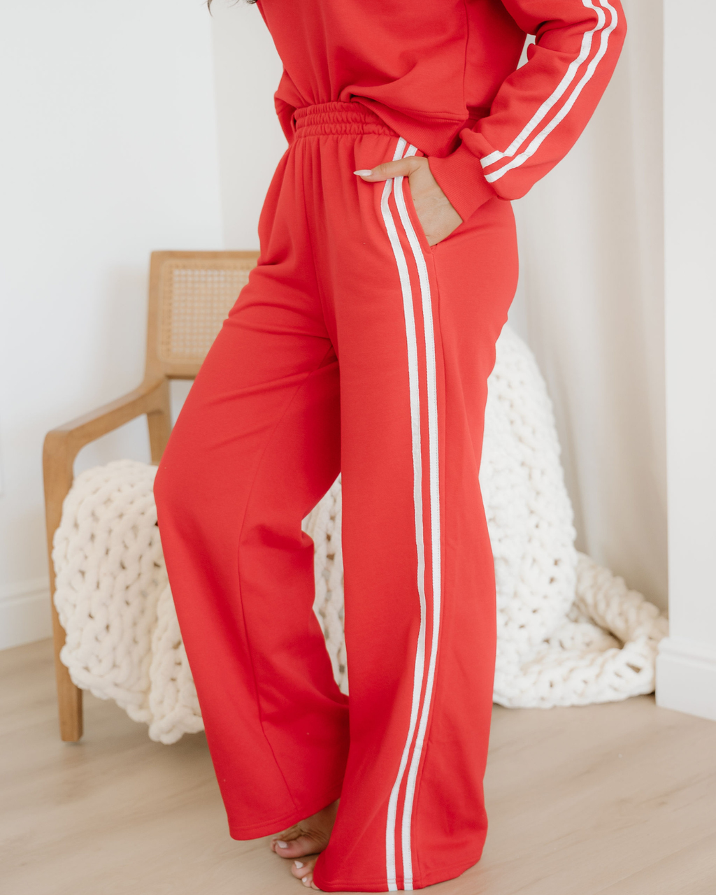 Varsity Striped Detail Crewneck Pullover Elastic Sweatpants 2pcs Outfit