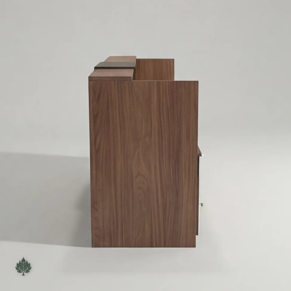 Vaelric · Front Reception Desk