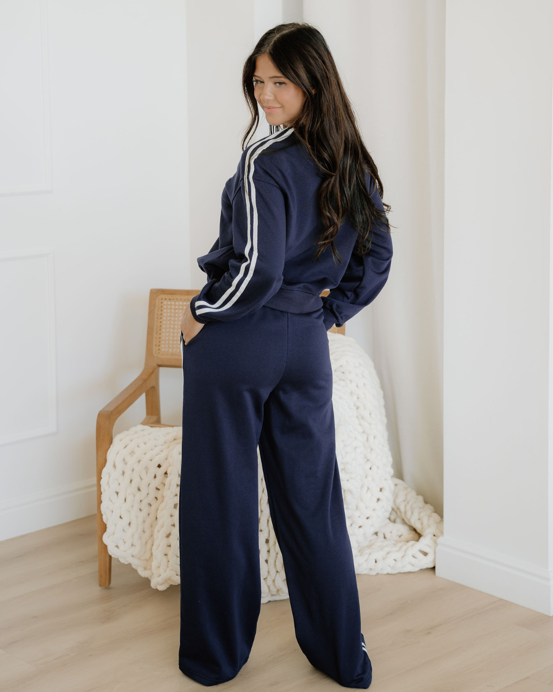 Varsity Striped Detail Crewneck Pullover Elastic Sweatpants 2pcs Outfit