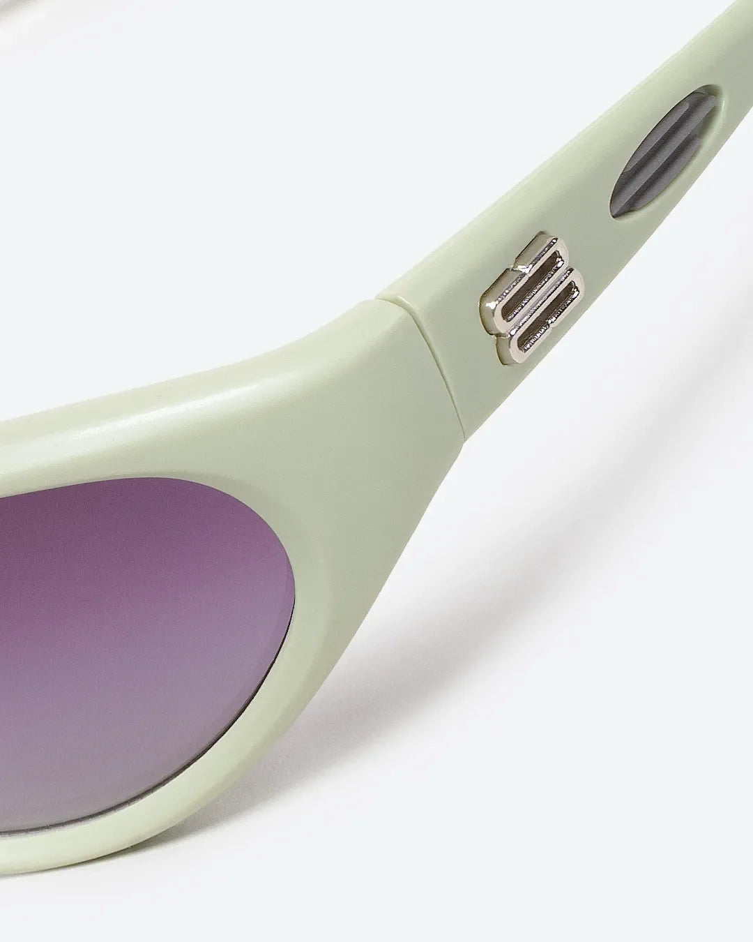 ALLURE - Black Lenses, White Frame