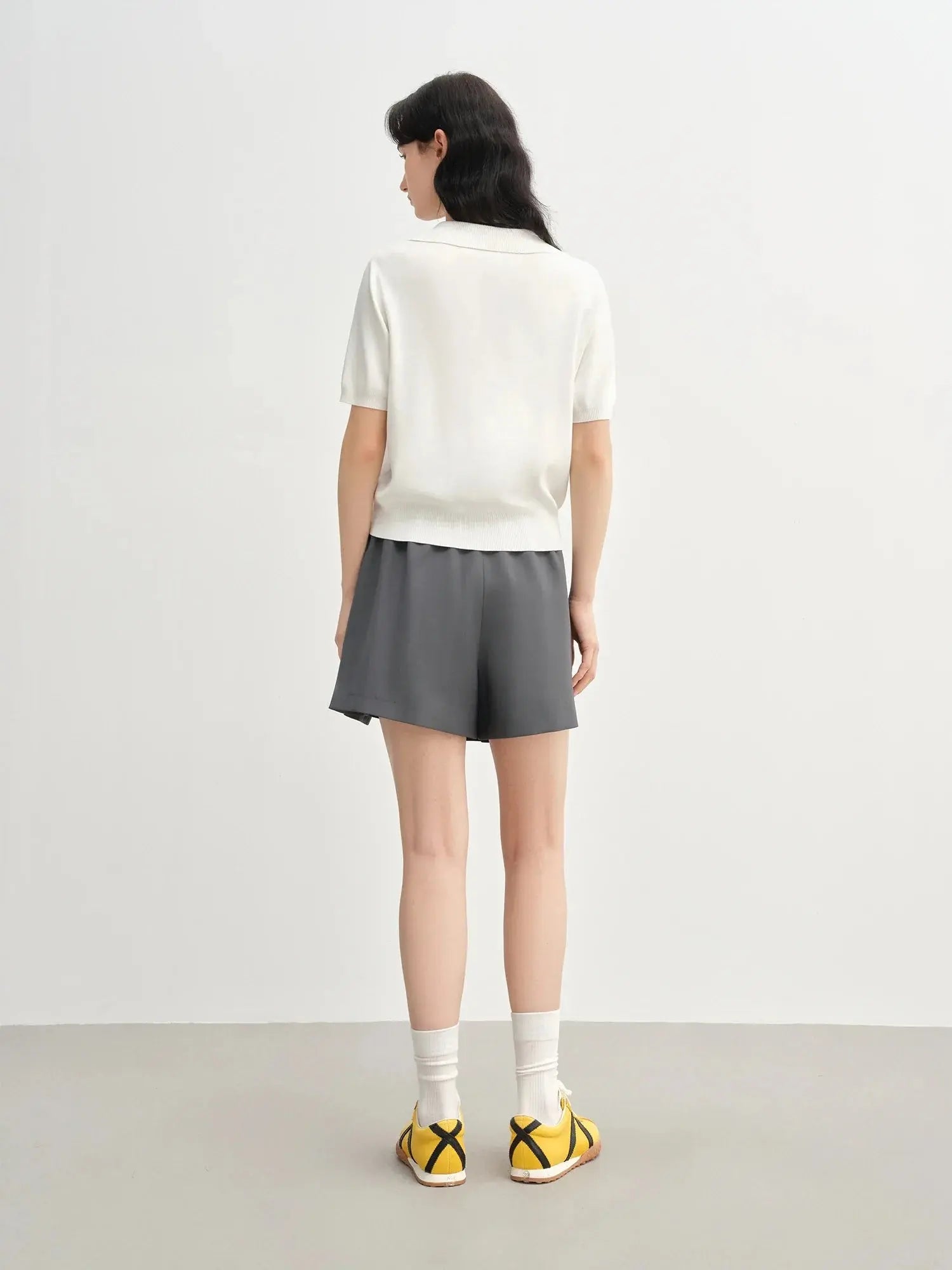 Women's Curve-Flattering Knit Top with Structured Collar