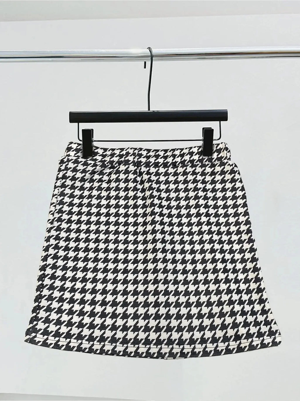 Elegant High-Waist Short Skirt with Comfortable Elastic Waist