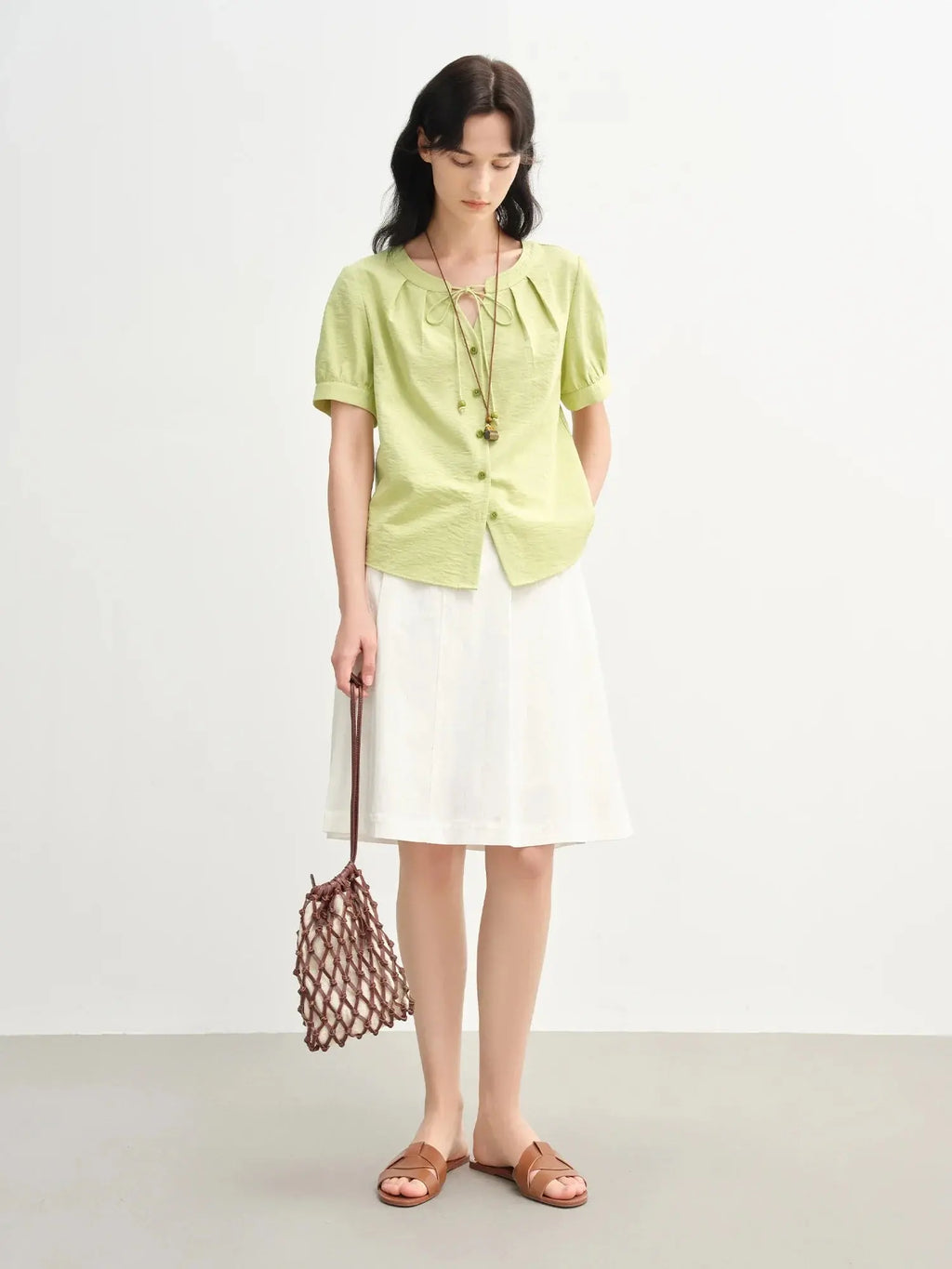Tie-Waist Linen Shirt for a Flattering Summer Look