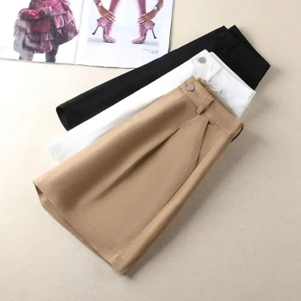Structured Cotton Shorts: Straight-Leg Style with Belt