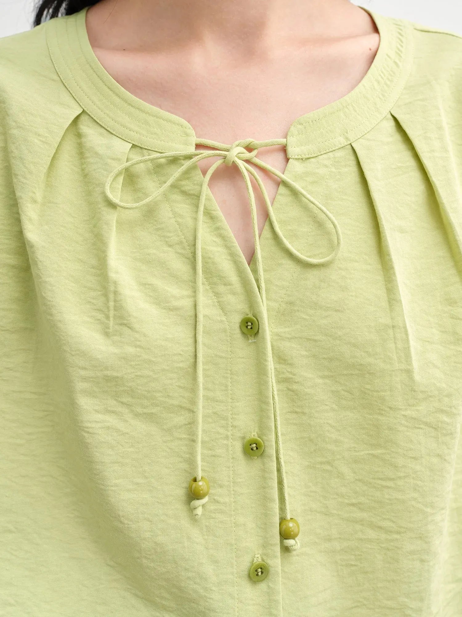 Tie-Waist Linen Shirt for a Flattering Summer Look