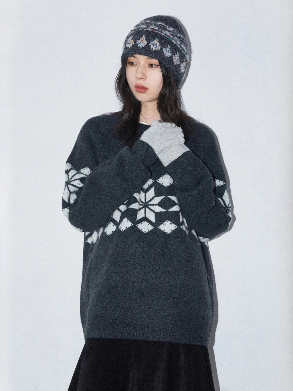 Snowflake Round Neck Knitted Pullover - Winter Jumper