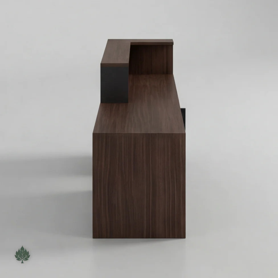 Vicente · Front Reception Desk