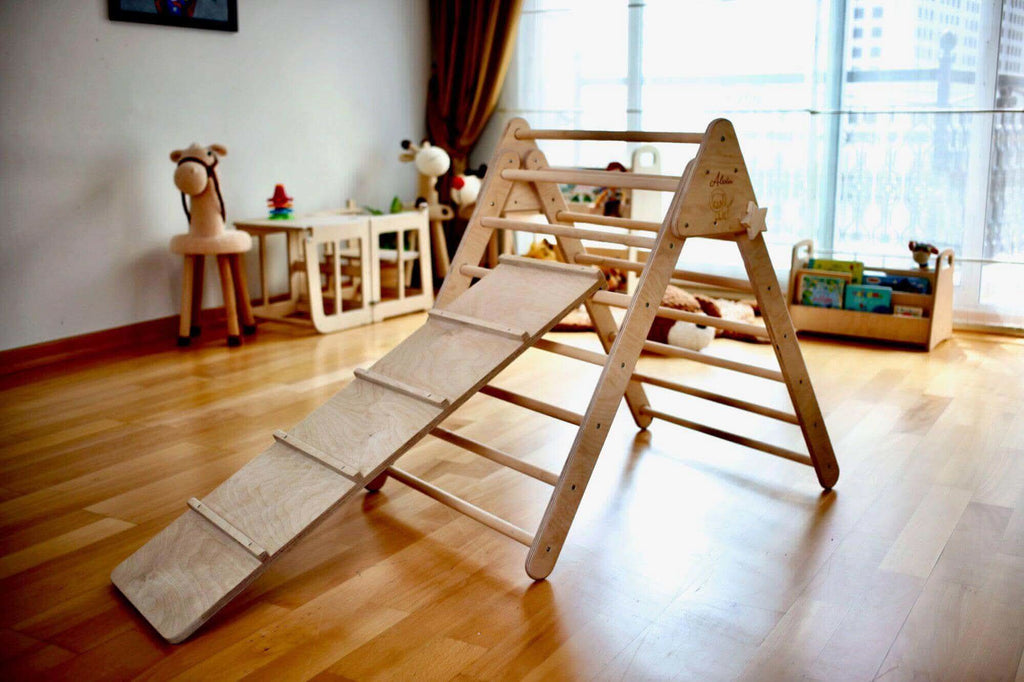Foldable Climbing Triangle with Ramp