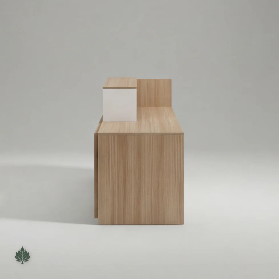 Maximilian · Front Lobby Desk